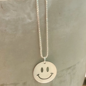 Colar Pingente Medalha Smile